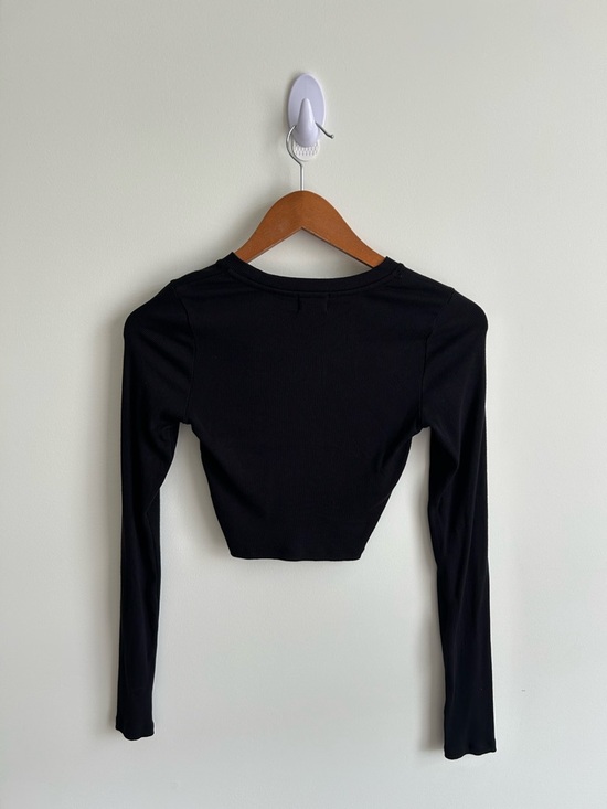 Aritzia Wilfred Free Black Cropped Long Sleeve - Picture 2 of 3